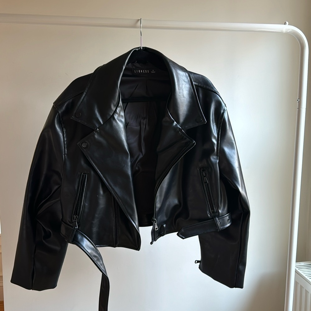 Lioness Cropped Faux Leather Jacket - Black